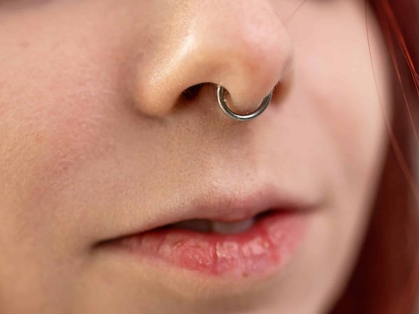 Pourquoi opter pour le piercing nez et comment l'entretenir ?